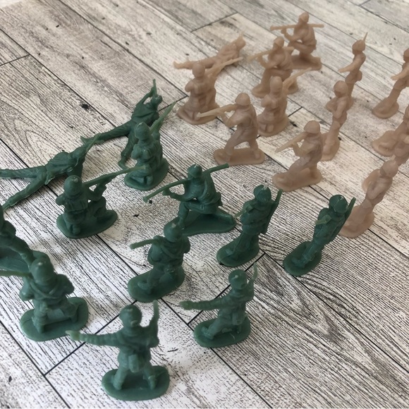Greenbrier International VTG Army Men Greenbrier Toy Soldiers Figurine Lot of 25 - Picture 9 of 12